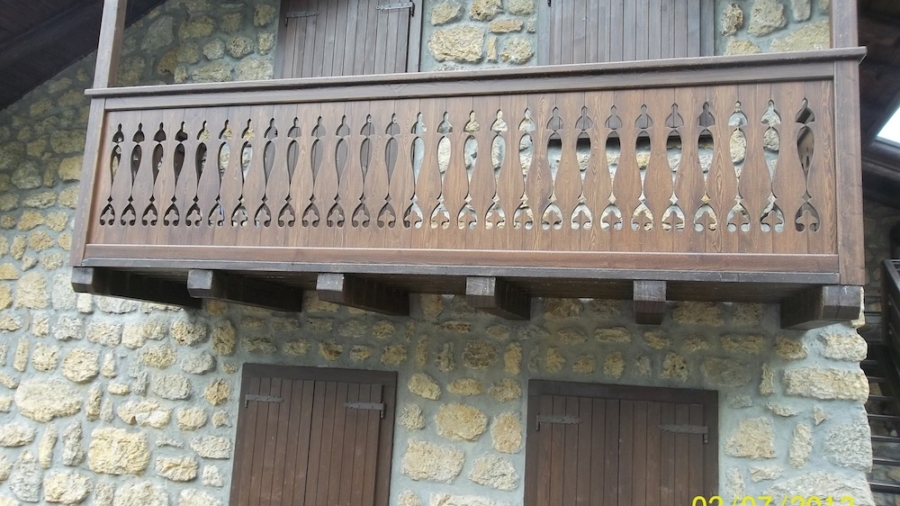 Scale in legno, ringhiere in ferro battuto: c’è un artigiano che realizza ogni desiderio