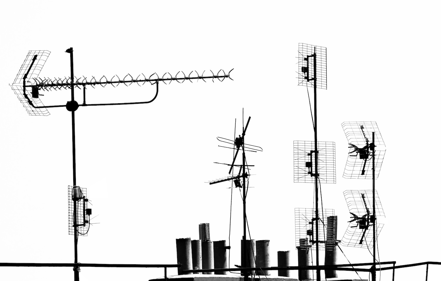 Антенны на крышах домов рисунки